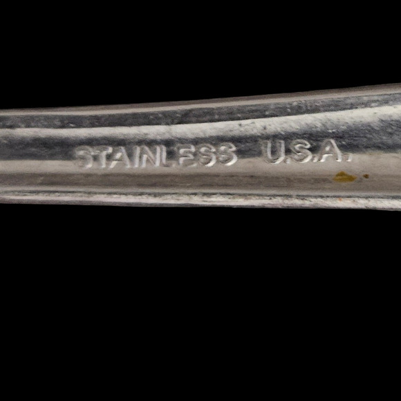 Set of 4 Stainless Steel Dinner Forks – Made in USA – Shell Fan Pattern - Picture 3 of 3